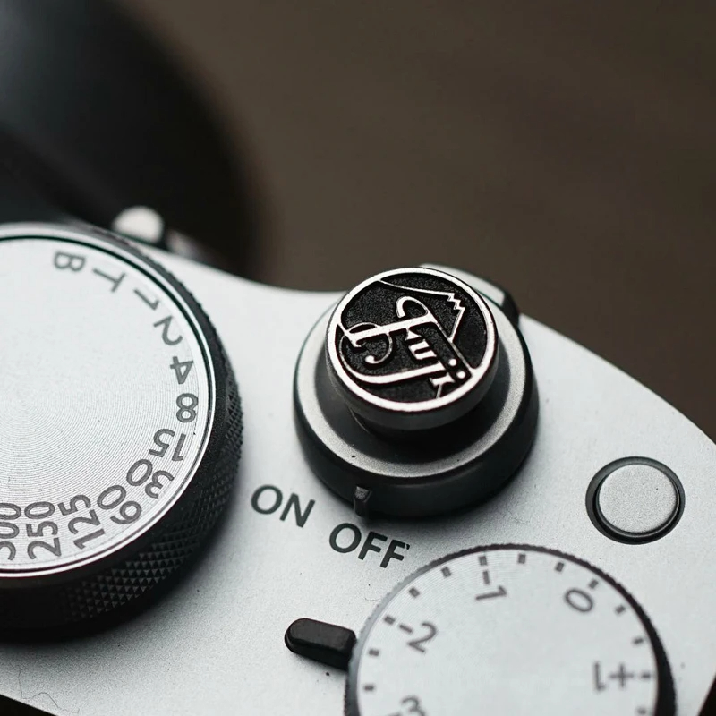 Canon Camera Eos R50 - غطاء معدني لفتحة الكاميرا وزر الغالق